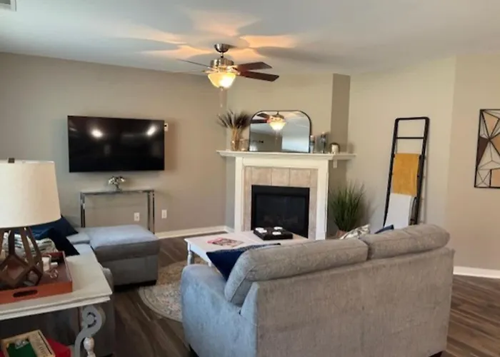 Beautiful 3 Bed 2 Bath *