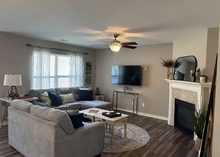 Beautiful 3 Bed 2 Bath Holiday home Loves Park